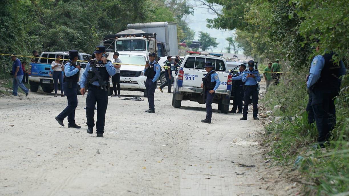 Los cuerpos estaba boca arriba, uno a la par del otro.
