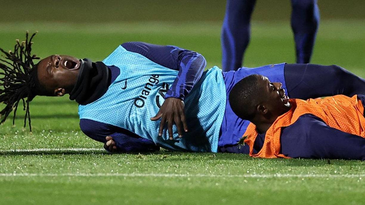 El dolor era evidente en Camavinga luego del choque que tuvo con Dembélé, quien ahora milita en el PSG. 