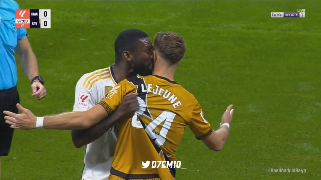 El alemán se encaró con Lejeune en el tiempo agregado, sin embargo, solo recibió la tarjeta amarilla, por lo que se perderá el siguiente duelo.