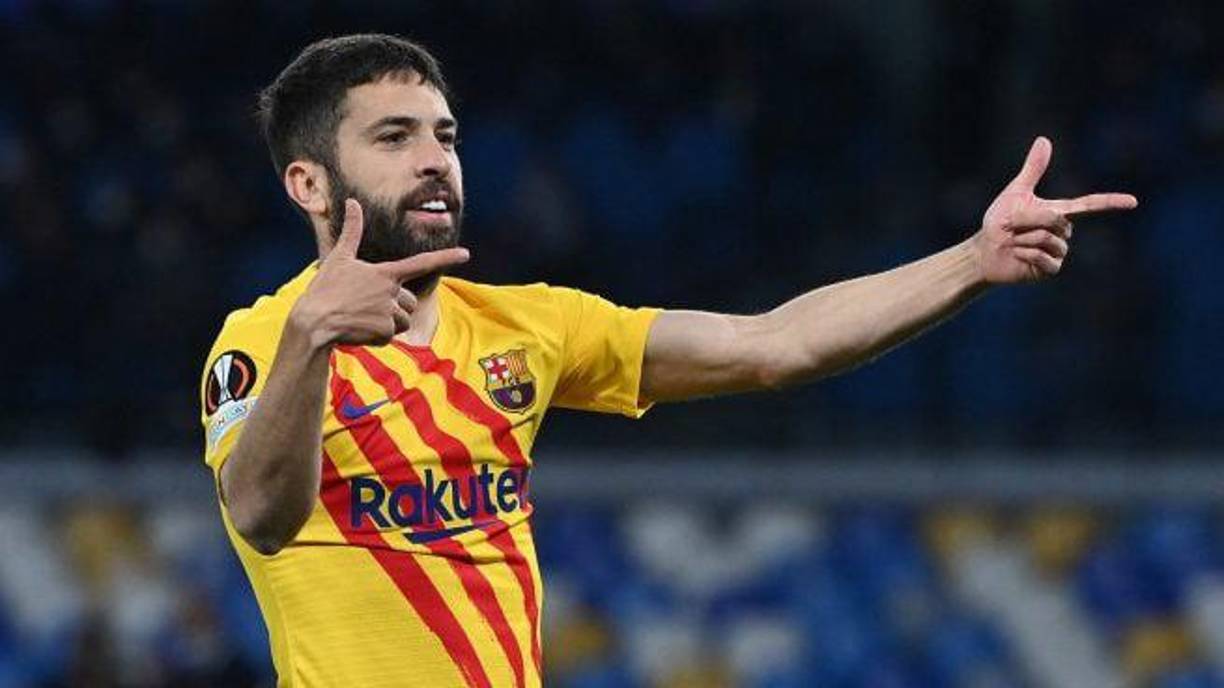 Jordi Alba: El lateral zurdo encabeza la lista de jugadores que estarían dejando al FC Barcelona en enero del 2023 tras el fracaso en la Champions League. Inclusive el defensor estuvo a punto de irse a inicios de la presente campaña.