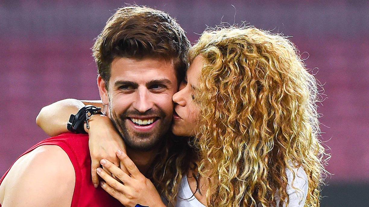 Si una separación de famosos traspasó fronteras en el 2022 fue la de Shakira y Piqué, quienes anunciaron su ruptura a través de un comunicado en los primeros días de junio. En la prensa se filtró el noviazgo que el español mantiene con la modelo Clara Chía Marti, así como el acuerdo al que llegaron con respecto a los dos hijos que tuvieron en su tiempo juntos. 