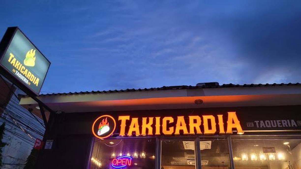 Takicardia - Bulevar principal en Jardines del Valle, detrás de Galerías del Valle frente al Superzito. Tacos, nachos o quesabirrias son algunos de los platillos. El sabor de la cultura mexicana lo puede encontrar aquí. 