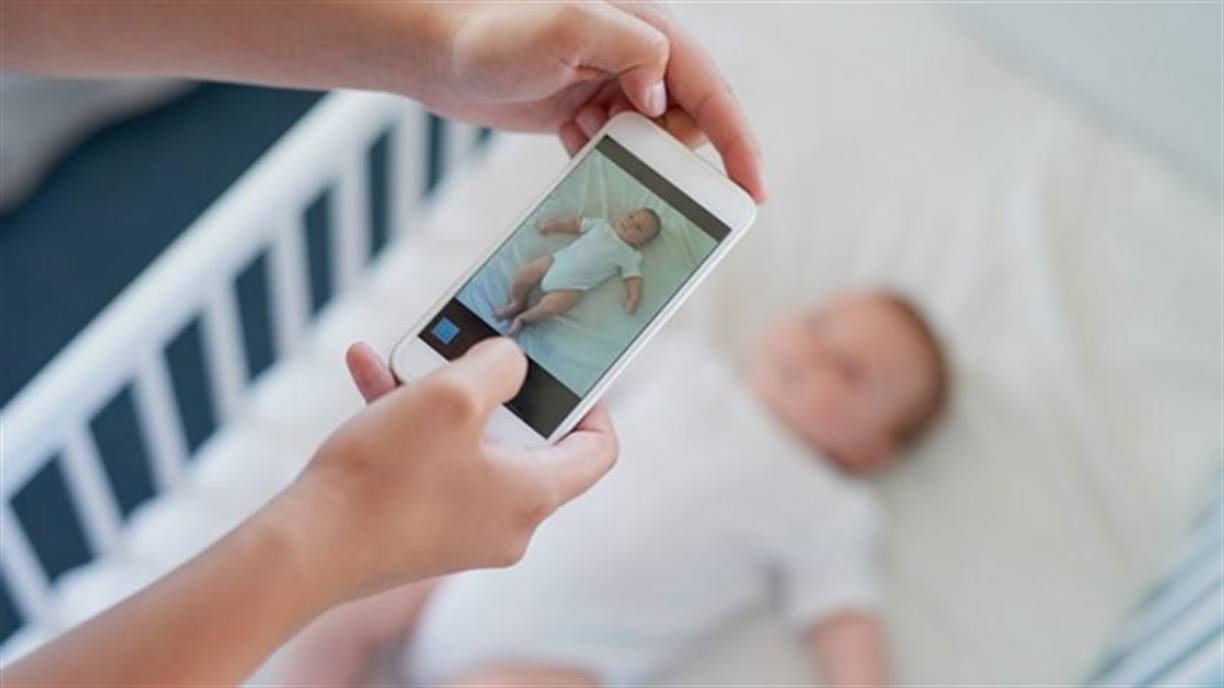 Por otra parte, también conviene establecer una diferencia clara entre aquello que tiene un significado de intimidad y que, por tanto, no es necesario publicarlo en las redes sociales. Si finalmente decide compartir alguna imagen de tu hijo en Facebook es muy importante que dedique previamente el tiempo necesario a configurar las correctas medidas de seguridad para que solo puedan ver esa foto las personas con las que usted quiera compartirla.