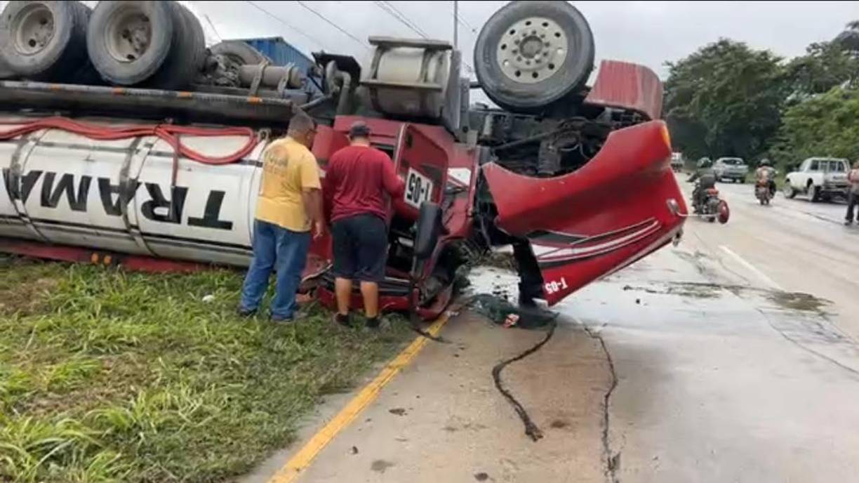 El accidente es entre una pipa y una rastra a la altura de Brisas de Baracoa, Puerto Cortés.