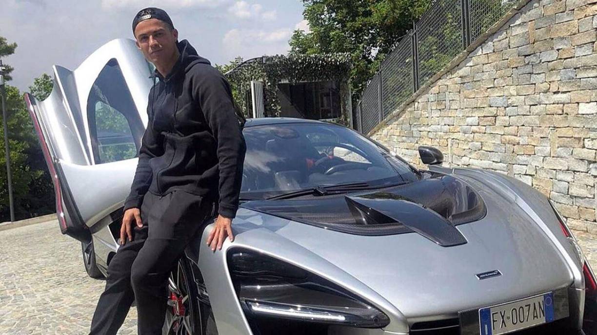 McLaren Senna - En julio de 2019, CR7 se llevó a Lisboa su McLaren Senna de 800 CV para entretenerse conduciendo en sus vacaciones de verano. Tiene un precio de más de 850.000 euros.