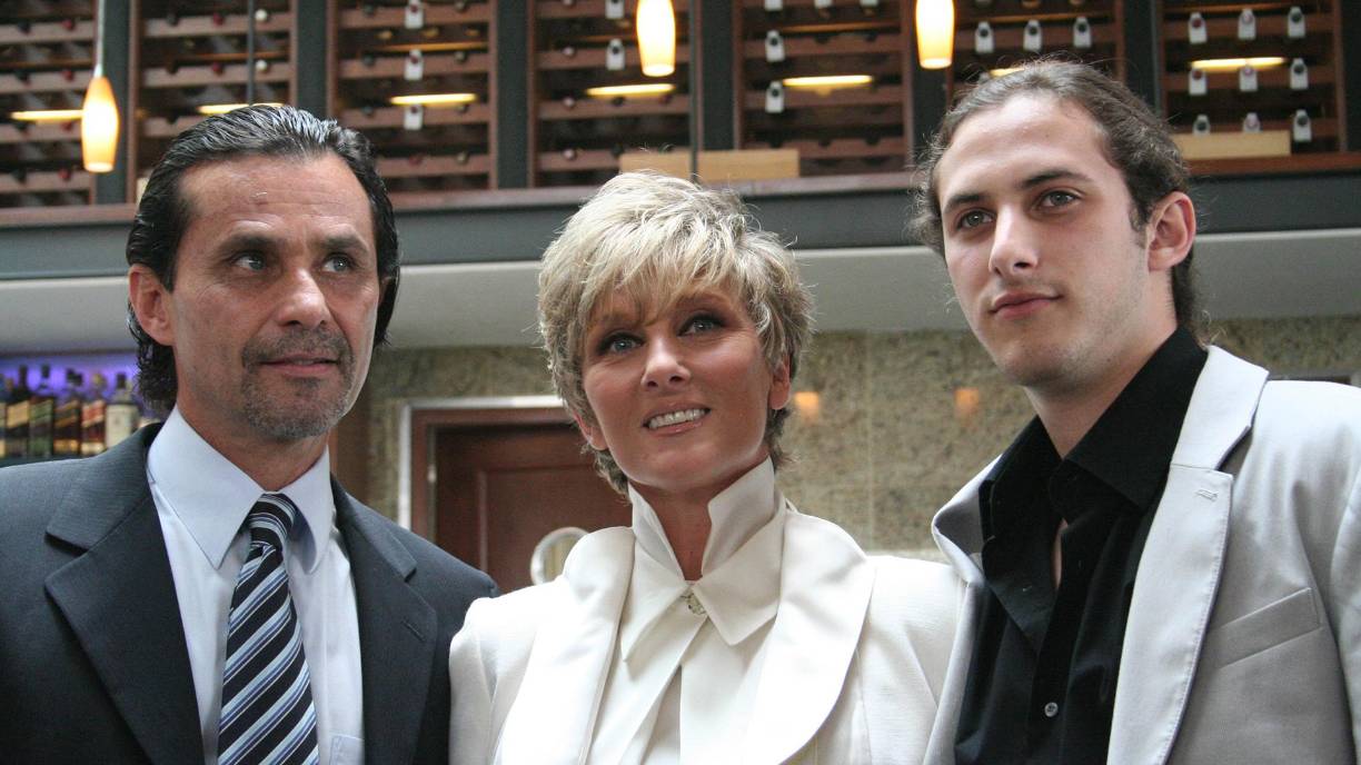 Pero tras varios años de amor y felicidad, la actriz Christian Bach falleció el 26 de febrero del 2019, a los 59 años. 