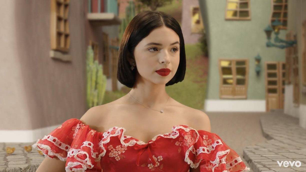 Públicamente, por el lado de Ángela, se pronunció en el pasado emocionada por el embarazo de Cazzu. “Pero qué bonita se veía, yo, de repente, estaba viendo mi TikTok, y le hace así y se le ve la panza y dije: ‘Voy a ser tía’”, se escucha en un video compartido en redes sociales por la hija de Pepe Aguilar.