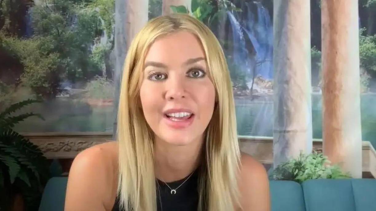 ”La gente está diciendo que soy una gurú falsa, pero al mismo tiempo, dicen ‘ella es peligrosa para la sociedad porque puede cambiar la mente de las personas con sus palabras’”, dijo Torres en entrevista con la BBC.