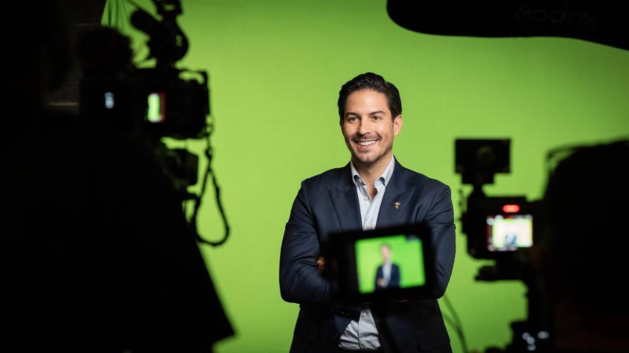 Además de su éxito en el negocio familiar, Víctor González es una personalidad en las redes sociales, en su cuenta de Instagram, @victor.gonzalez.herrera, en donde cuenta con 318 mil seguidores.