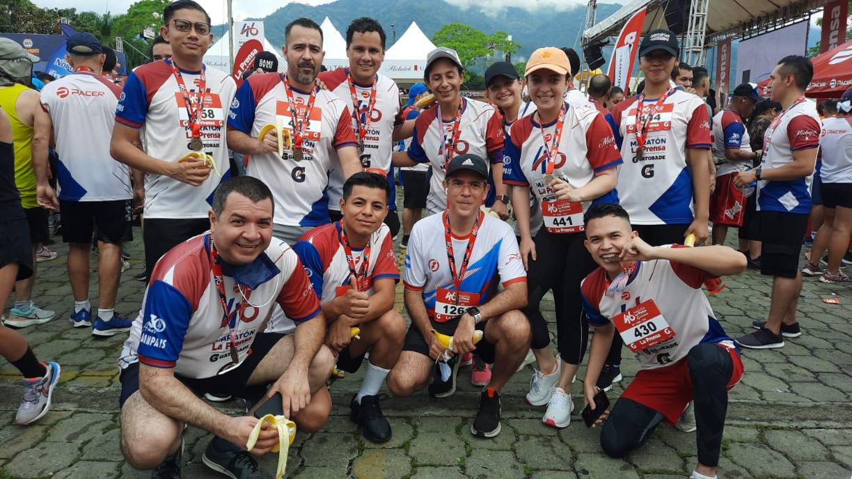 El staff de diario LA PRENSA entregó las medallas a los corredores. 