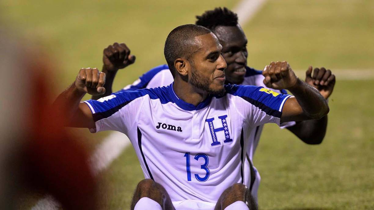 Eddie ha vestido en diversas ocasiones la camiseta de la selección de Honduras.