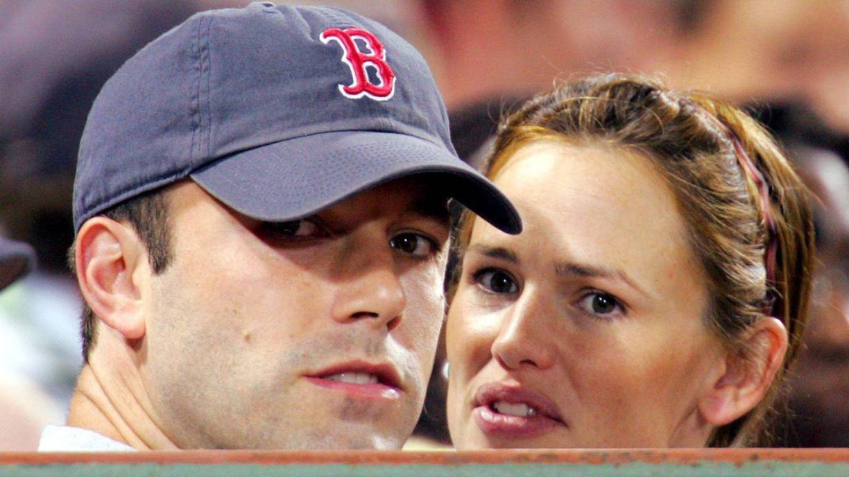 Jennifer Garner y Ben Affleck estuvieron casados desde 2005 hasta 2018, época en la que nacieron sus tres hijos, Violet Anne, Seraphina Rose y Samuel, quien ha sido su mayor vínculo tras el divorcio y el principal motivo por el que han decidido mantener una estrecha amistad.