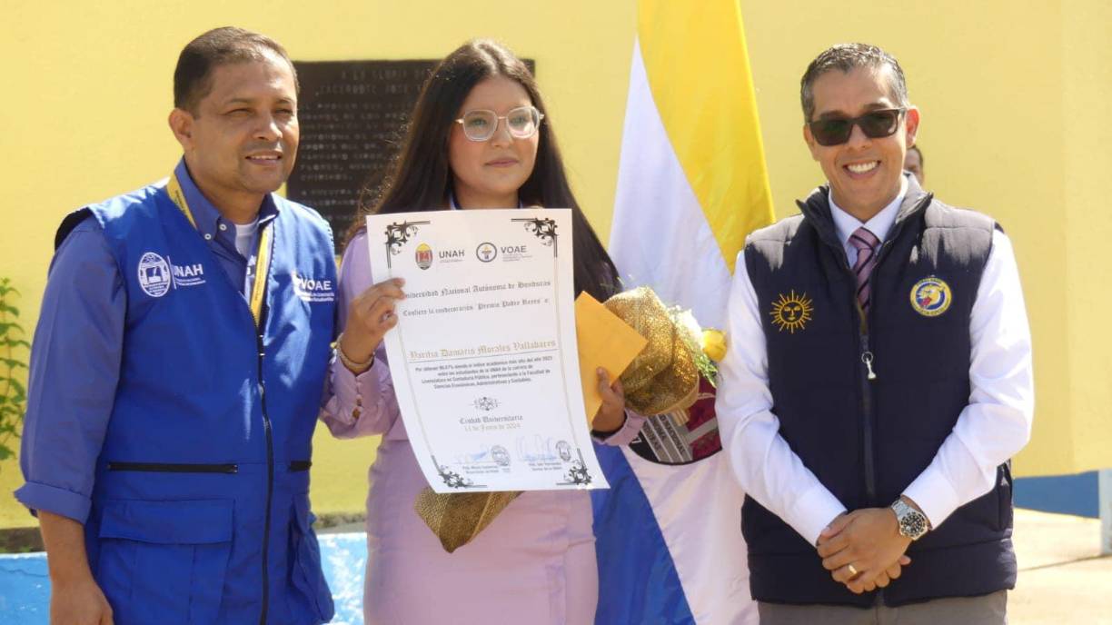 En entrevista exclusiva con LA PRENSA, la joven contó que la clave del éxito de sus buenas notas se debe a su esfuerzo y el apoyo constante de sus padres, a quienes admira y le gusta que se sientan orgullosos de ella.