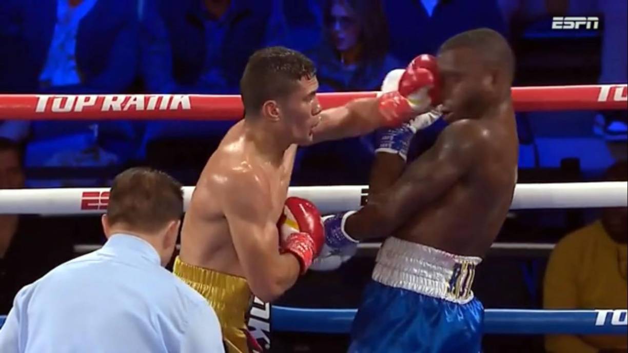 Josec Ruiz recibió varios golpes por parte de su oponente. Inclusive los narradores de ESPN señalaron en el tercer round que era cuestión de tiempo para la derrota del hondureño.