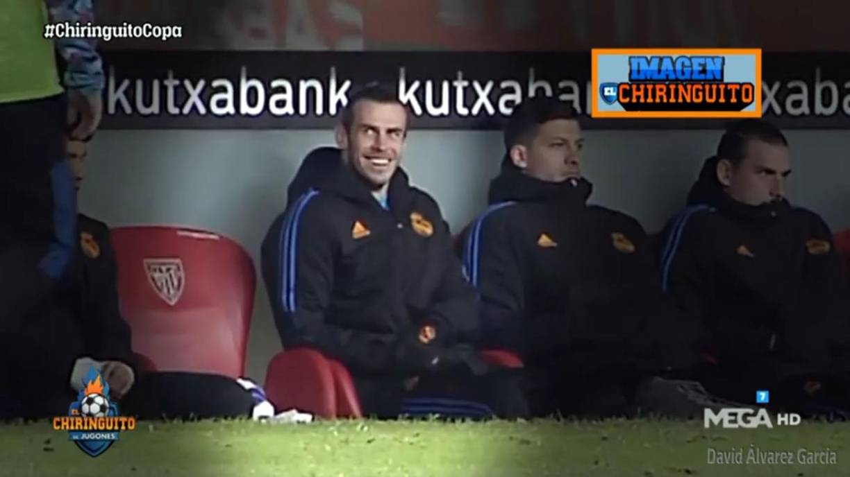 Gareth Bale se percató de lo sucedido y se empezó a burlar de Eden Hazard con esta risa que captaron las cámaras del programa ‘El Chiringuito‘.