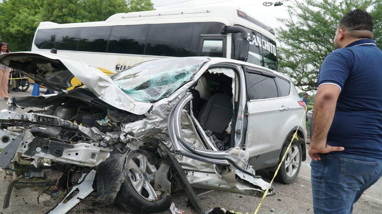 La camioneta era conducida por Alejandro Maldonado, quien salió lesionado y fue trasladado a un centro asistencial.