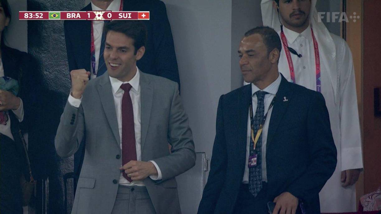 Kaká y Cafú también acompañaron en la gradería para animar a Brasil. 