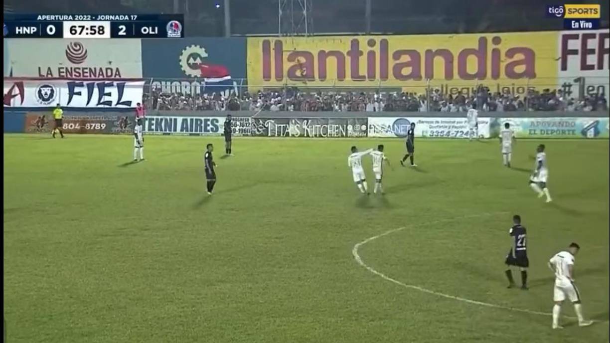 Michaell Chirinos y Carlos Pineda, compañeros en Olimpia, protagonizaron una pelea en el duelo ante Honduras Progreso por la jornada 17 del Apertura 2022. Los dos futbolistas estuvieron a punto de irse a los golpes en pleno partido.