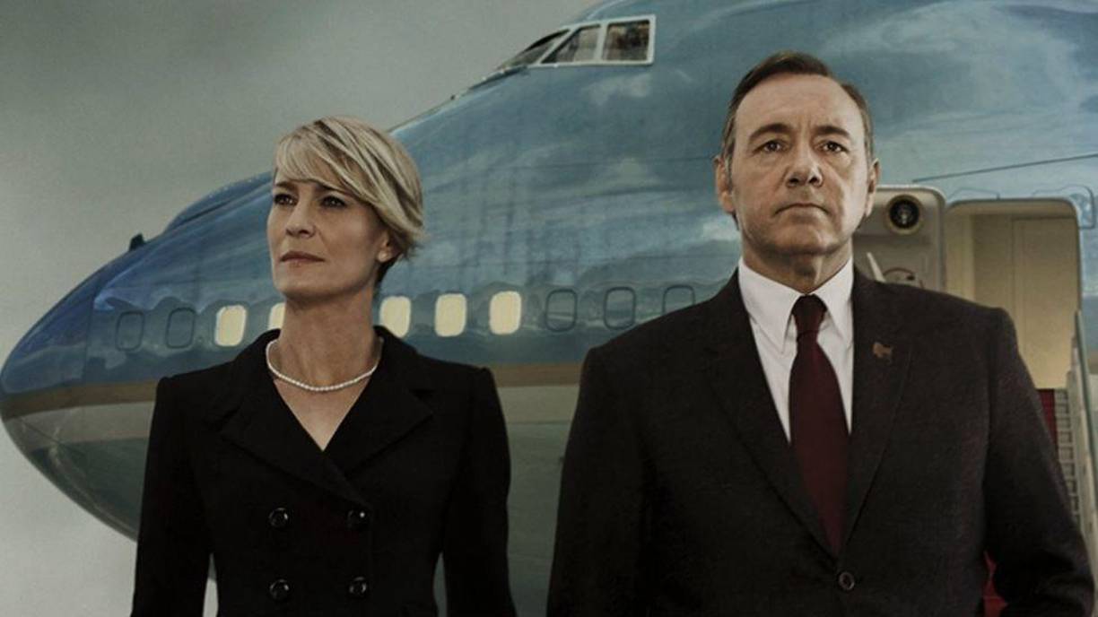 “House of Cards” en el 2013 se convirtió en la primera serie producida por una plataforma de streaming en ser nominada en los premios Emmy. Sí puede presumir de que sus dos protagonistas, Kevin Spacey y Robin Wright, cuentan con un Globo de Oro por sus respectivas interpretaciones.