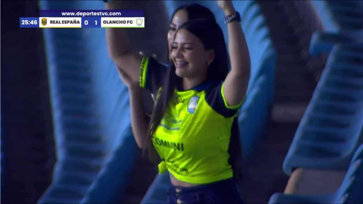 Stephanie Lobo también celebró el primer gol del Olancho FC.