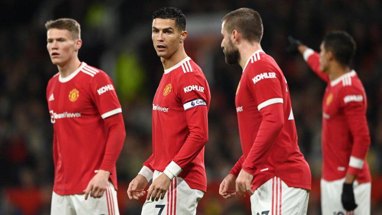 La prensa inglesa asegura que el vestidor del Manchester United atraviesa una seria crisis, esto pese a la llegada del entrenador Ralf Rangnick. De acuerdo a esa información, hay hasta 11 jugadores que tratarían de dejar las filas de los Red Devils, entre ellos Jesse Lingard, Donny van de Beek, Eric Bailly y Dean Henderson.