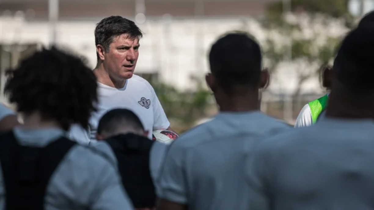 El nombre de José Chamot llegó a las oficinas de Fenafuth. El argentino como técnico sólo ha dirigido al Libertador de Paraguay y tuvo interinato en Rosario Central.