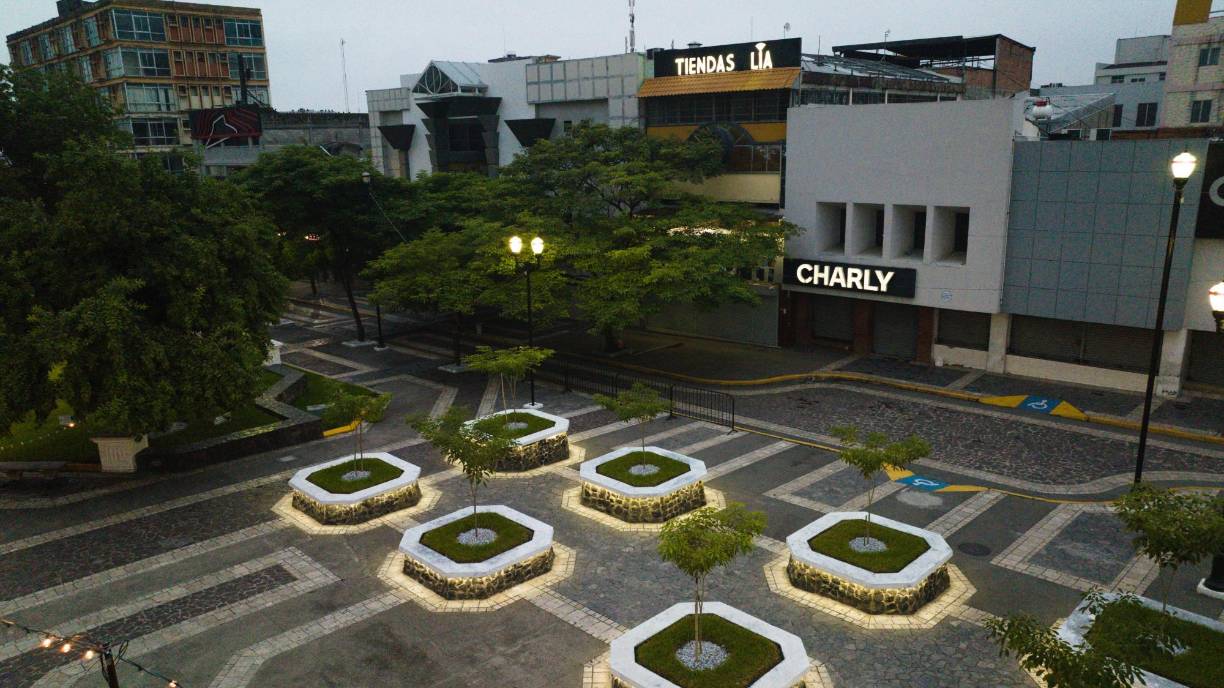 Quedará pendiente la limpieza de la peatonal, un sitio muy visitado en San Pedro Sula, pero desde hace años está ocupado por decenas de puestos de vendedores.