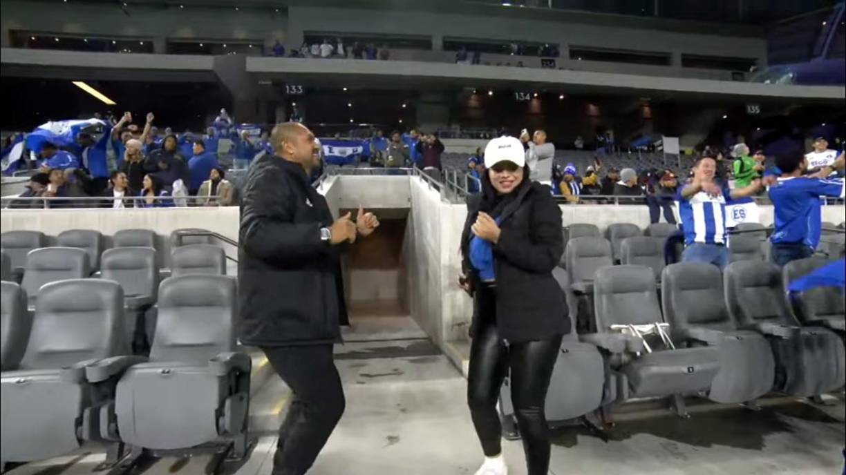 Esta pareja bailó al ritmo de la canción ‘La Brujita’ de Aniceto Molina.