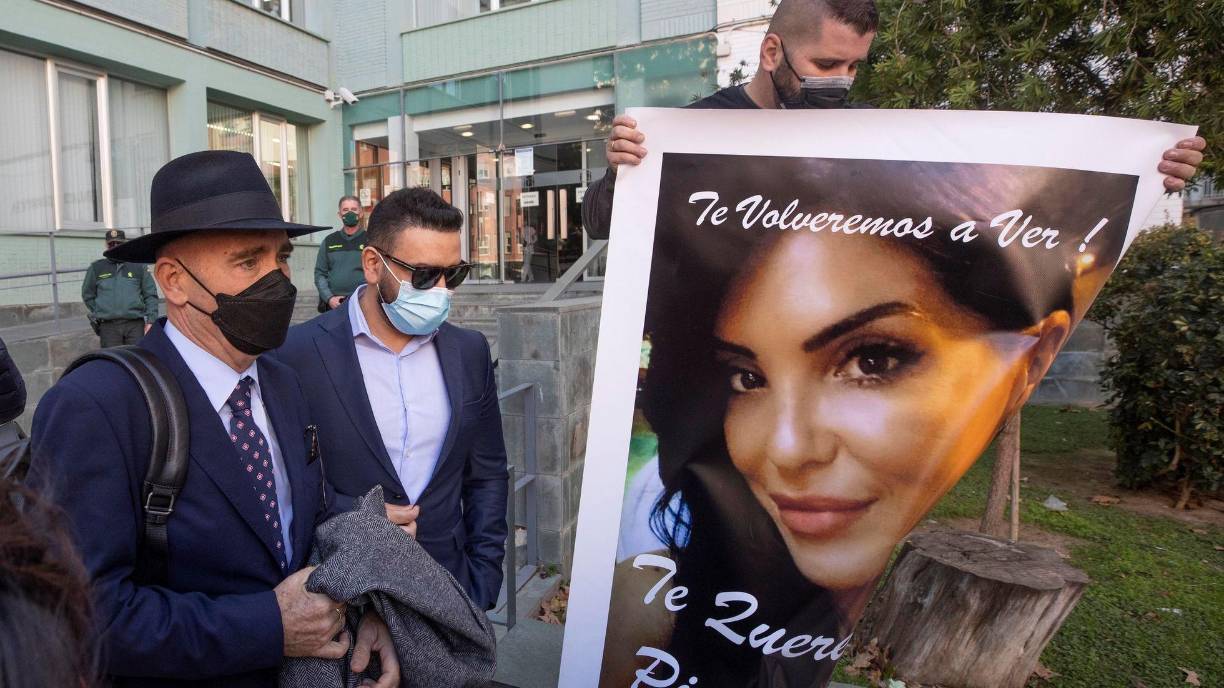 Así se recoge en la comparecencia que hizo ante la Consejería de Salud de Murcia 12 días después de la intervención, cuando la paciente, de 39 años y natural de Alcantarilla, permanecía ingresada en la unidad de cuidados intensivos del hospital público al que fue trasladada.