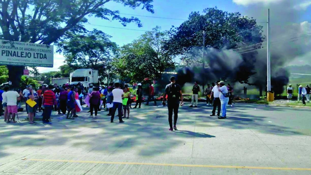 Jorge Galindo, vocero de la Atic, manifestó que en el operativo también requirieron para investigación a un salvadoreño. Las autoridades también allanaron la alcaldía. Horas después de la detención, un grupo de pobladores de San Marcos protestaron en la carretera a occidente