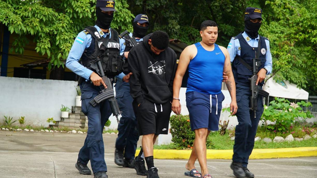 El decomiso en billetes de diferentes denominaciones asciende a 84,860 lempiras, y la piedra crack ascendería a 100 mil lempiras. 