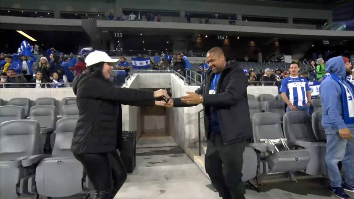 Esta pareja bailó al ritmo de la canción ‘La Brujita’ de Aniceto Molina.