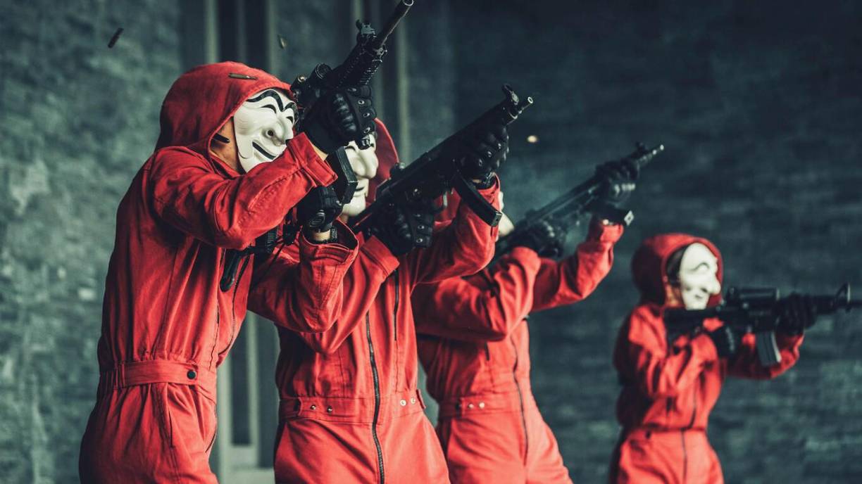 “La casa de papel: Corea”, la nueva versión coreana de la exitosa serie española “La casa de papel”, llegó a la pantalla de Netflix el pasado 24 de junio. La historia arrancará en una época donde Corea del Norte y del Sur se reunifican. En ese contexto, el Profesor reúne a talentosos ladrones de ambos lados para concretar un robo a la recién acuñada moneda para la futura nación coreana.