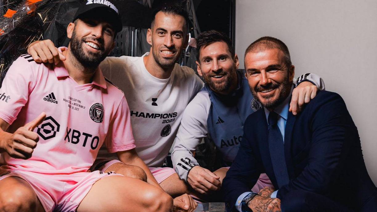 Messi junto a Jordi Alba, Busquets y David Beckham, propietario del Inter Miami.