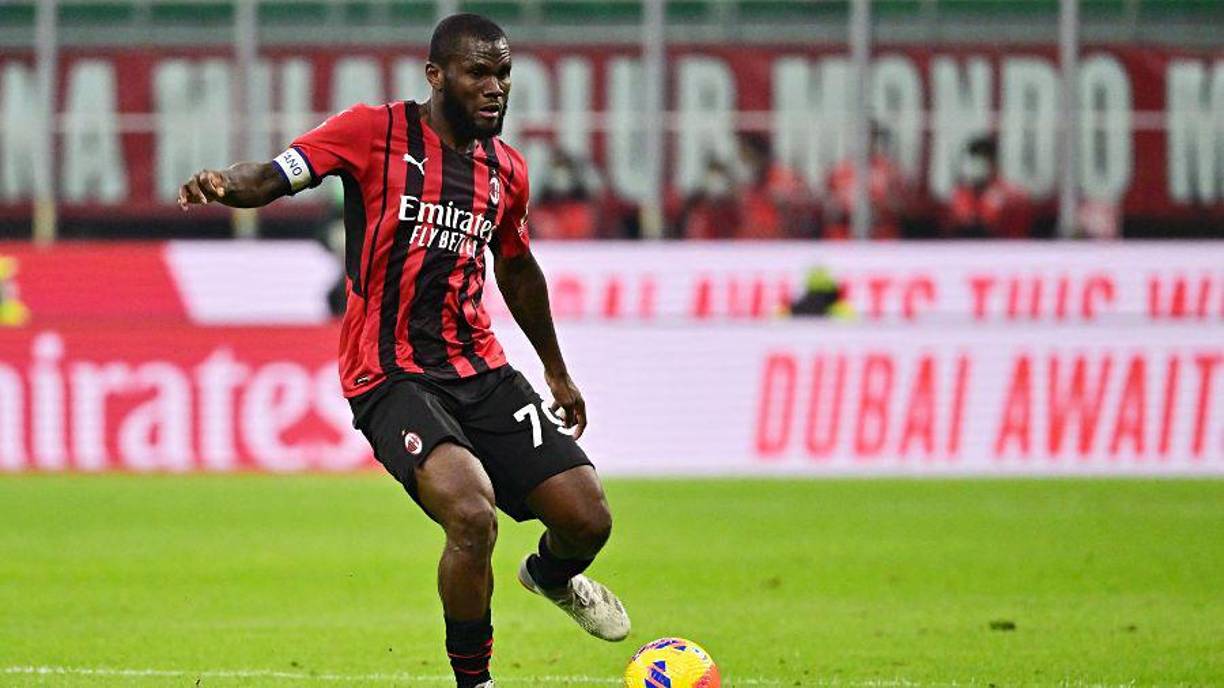 El FC Barcelona ya ha llegado a un acuerdo con Franck Kessié para que se ponga la camiseta azulgrana a partir de la próxima temporada. El centrocampista marfileño llegará al Camp Nou tras terminar su contrato con el AC Milán, donde ha sido uno de los jugadores más importantes del equipo y de la Serie A en las últimas temporadas.El contención inclusive ya pasó la revisión médica con los blaugranas.