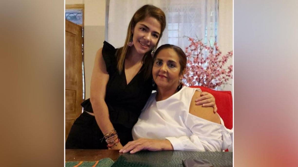 Clarisa tiene 24 años y estudió psicología. “He estado orando, no niego que tengo miedo en tomar las riendas de mi vida sin mis padres, pero gracias a Dios hicieron de mí una mujer de carácter fuerte que no se doblega ante las adversidades”, escribió.