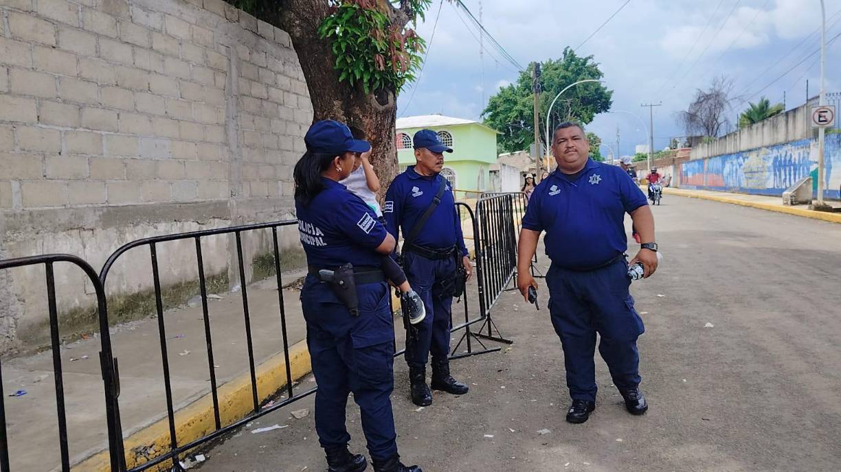 Afortunadamente, el pequeño fue hallado muy cerca de una sede policial, por lo que fue entregado a varios agentes municipales que lo pusieron en resguardo a la espera de dar con sus familiares o entregarlo al ente encargado de velar por la niñez en riesgo en México.