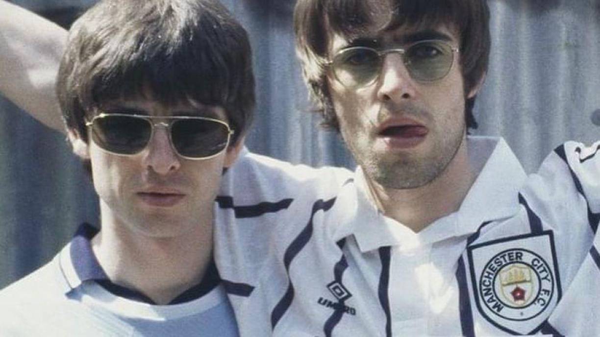 Formada en Manchester en 1991, la banda tiene una discografía compuesta por más de diez álbumes en los que destacan canciones como ‘Wonderwall’, ‘Don’t Look Back In Anger’ o ‘Live Forever’.