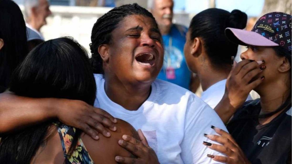 La madre del niño que rechazó los dulces dijo que su hijo ha tenido dificultades para dormir desde que supo de la muerte de su primo, aunque se siente aliviada de que no los comiera. 