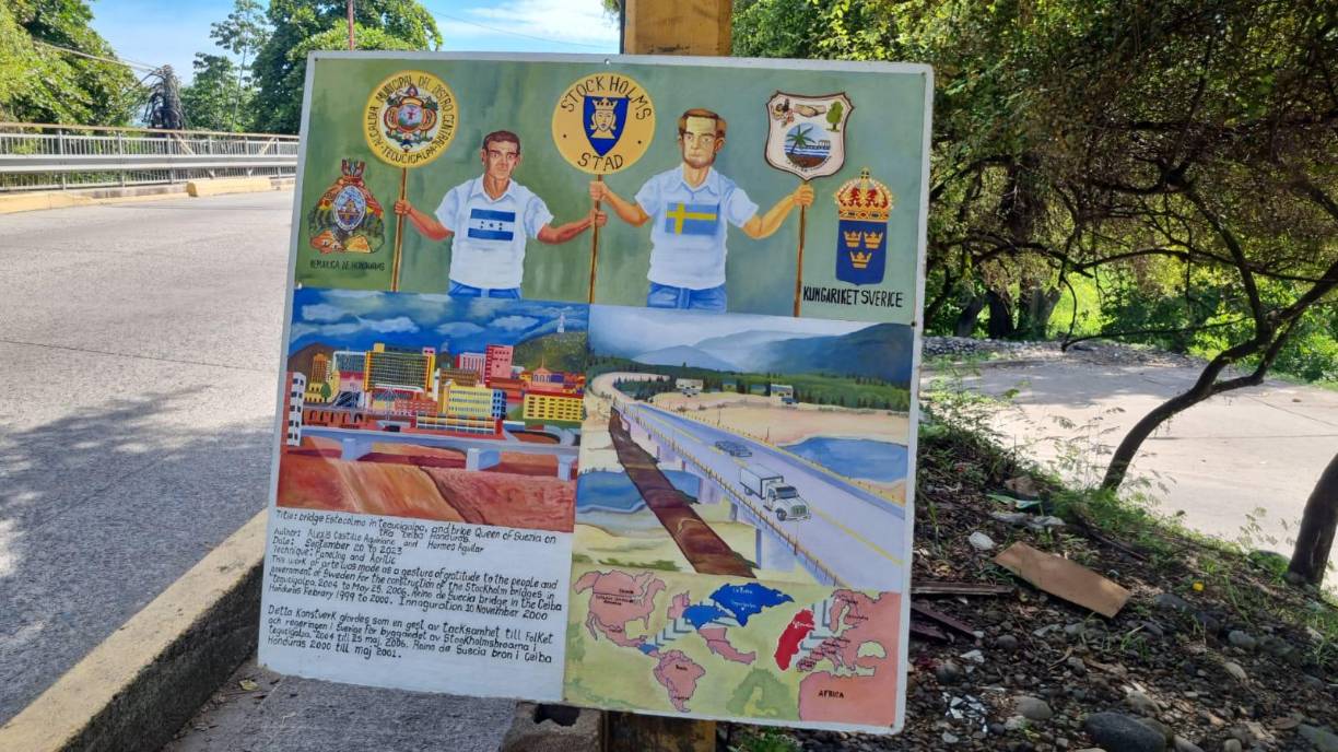 El mural fue pintado por Alexis Castillo y Hermes Aguilar, en el se plasmó la figura de Alexis y un ciudadano sueco, junto a los escudos de ambas naciones. Asimismo los puentes Estocolmo y Reino de Suecia, donados por los suecos a inicios del año 2000. 