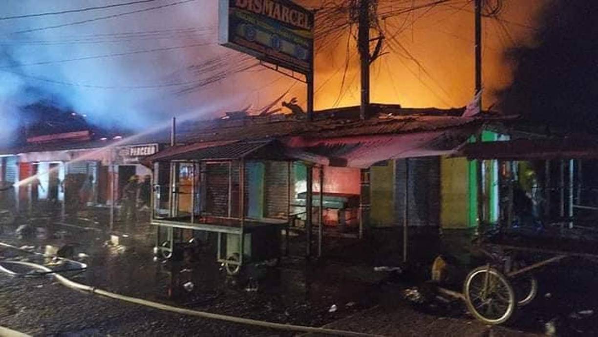 El voraz incendio dejó cuantiosas pérdidas materiales. 