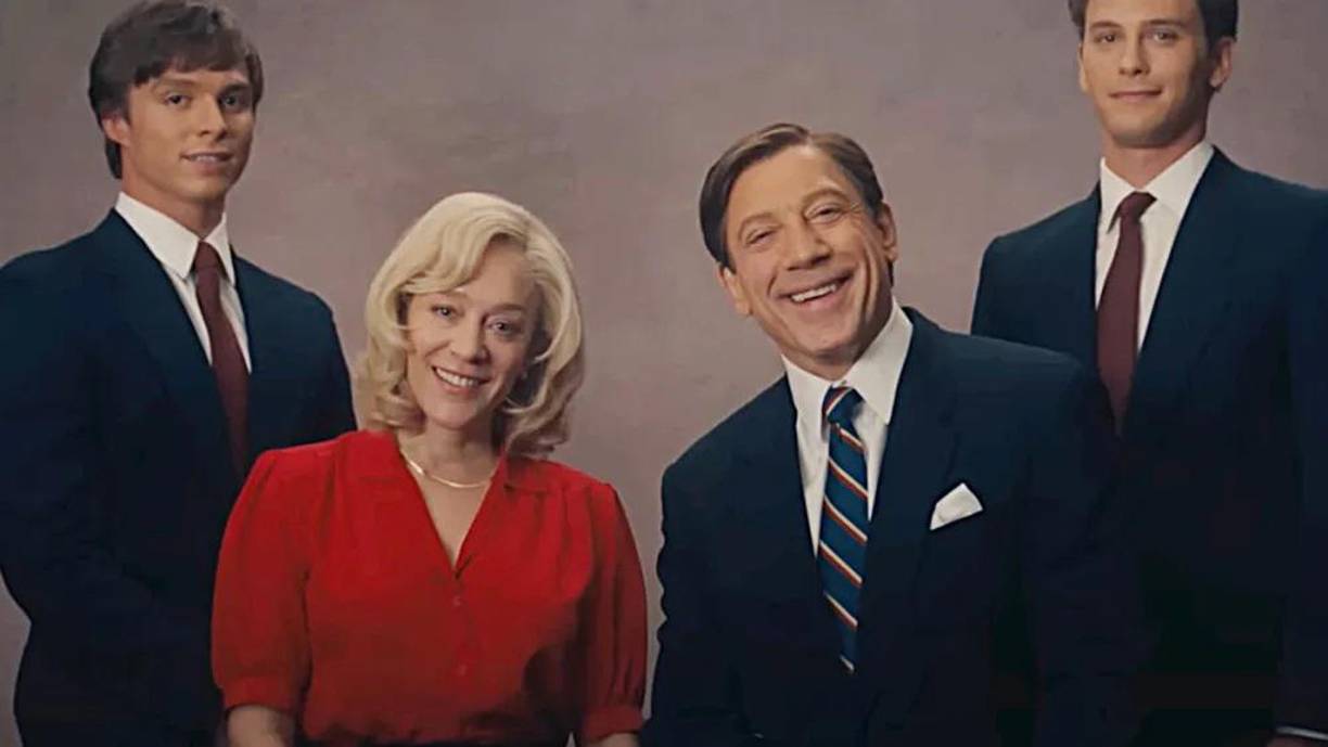 “Tuve la oportunidad de tener una muy buena conversación con él y decirle que le creo y que hice todo lo que pude como actor para defenderlo y retratarlo de la manera más auténtica posible, y que creo que el programa hace un muy buen trabajo al representarlo”, dijo Koch a Variety . “Tuvimos una muy buena conversación. Hablamos de otras cosas, como que fui a la escuela secundaria de Calabasas, que es donde él fue cuando se mudó por primera vez a California. Mi padre se graduó de la escuela secundaria de Beverly Hills el año antes de que Erik llegara allí. Tenemos todos estos extraños paralelos”.