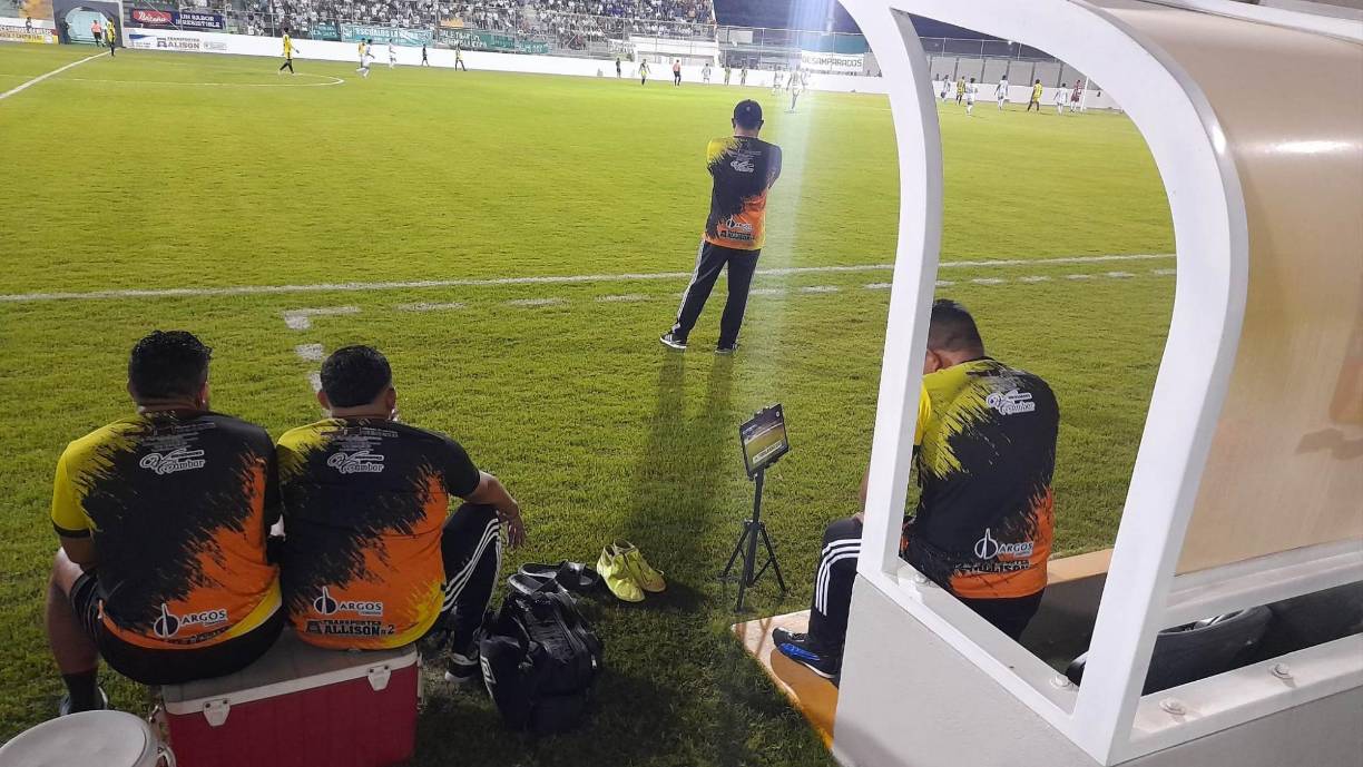 En el Génesis tenían una pantalla y en una ocasión reclamaron un posible penal a favor. 