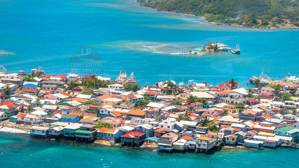 El huracán Mitch se estacionó en las cercanías de la isla de Guanaja durante su paso por Honduras el 26 de octubre de 1998. Este huracán fue uno de los más violentos del siglo pasado y causó daños devastadores en la región centroamericana. Así luce en la actualidad y ya se preparan ante el aviso de tormenta.