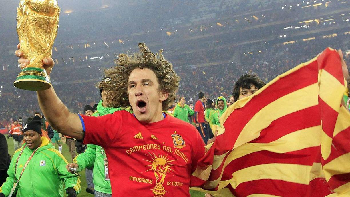 Carles Puyol conquistó prácticamente todo: 6 ligas, 3 Champions, 2 Mundiales de Clubes, 2 Copas del Rey, además de una Copa del Mundo y una Eurocopa.