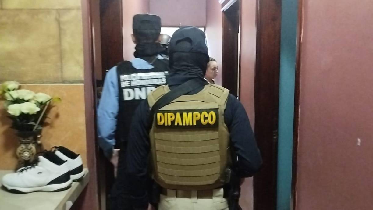 En la inspección se verificó la existencia de una sociedad mercantil que es investigada por los fiscales para encontrar posibles indicios de la comisión del delito de lavado de activos de otras personas vinculadas a la banda criminal Los Hidalgo, la cual operaría en Nueva Arcadia.