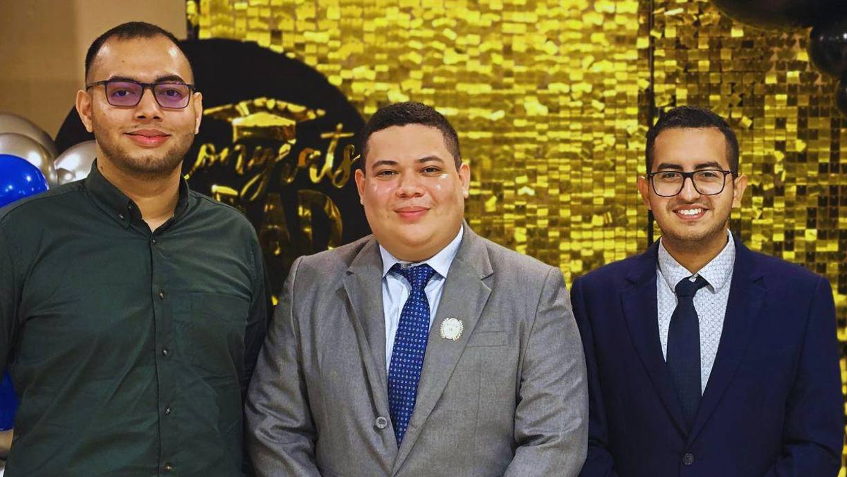 Luis Mejía junto a Alejandro Machado y Moisés Toledo