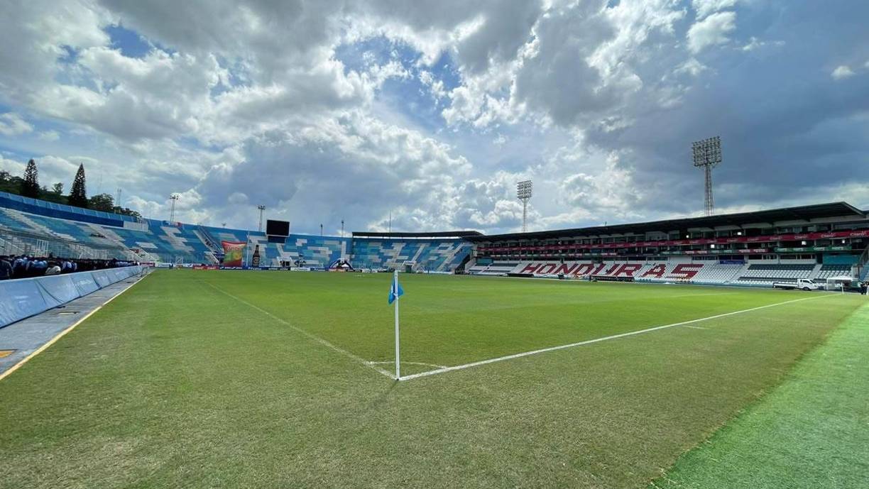 Así luce el estadio Nacional a horas para el partido entre las selecciones de Honduras y Cuba. Impecable.