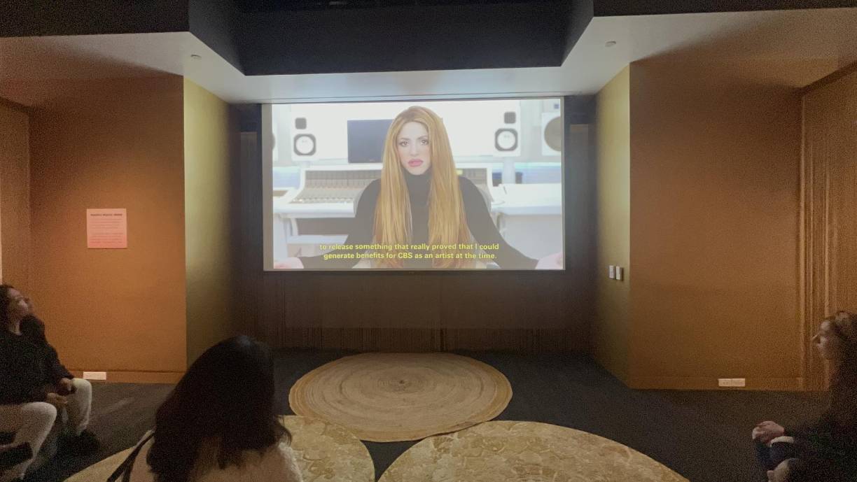 Los asistentes también podrán escuchar y ver a Shakira haciendo un recuento de su vida como cantante, los retos que enfrentó como latina en la industria y anécdotas curiosas por las que ha atravesado en sus más de 30 años de experiencia musical.