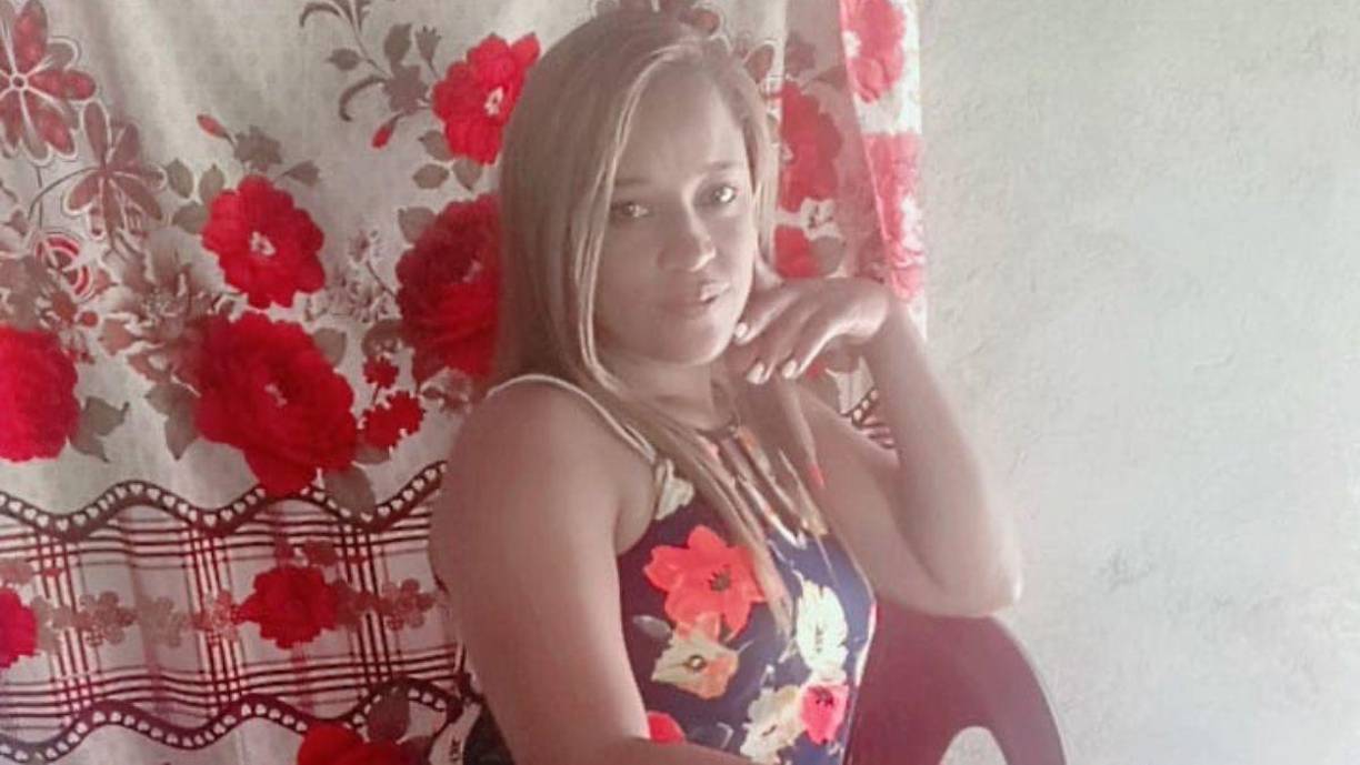 Suri tomó en sus brazos al menor Melki Gabriel Vindel, de siete meses de edad, e intentó huir por la puerta trasera de la casa.